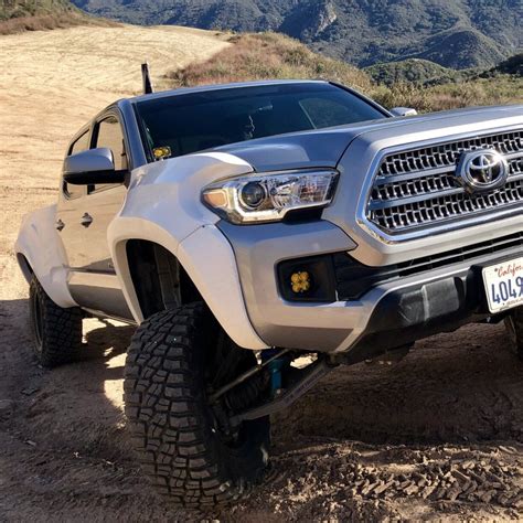 fender flares for toyota tacoma.